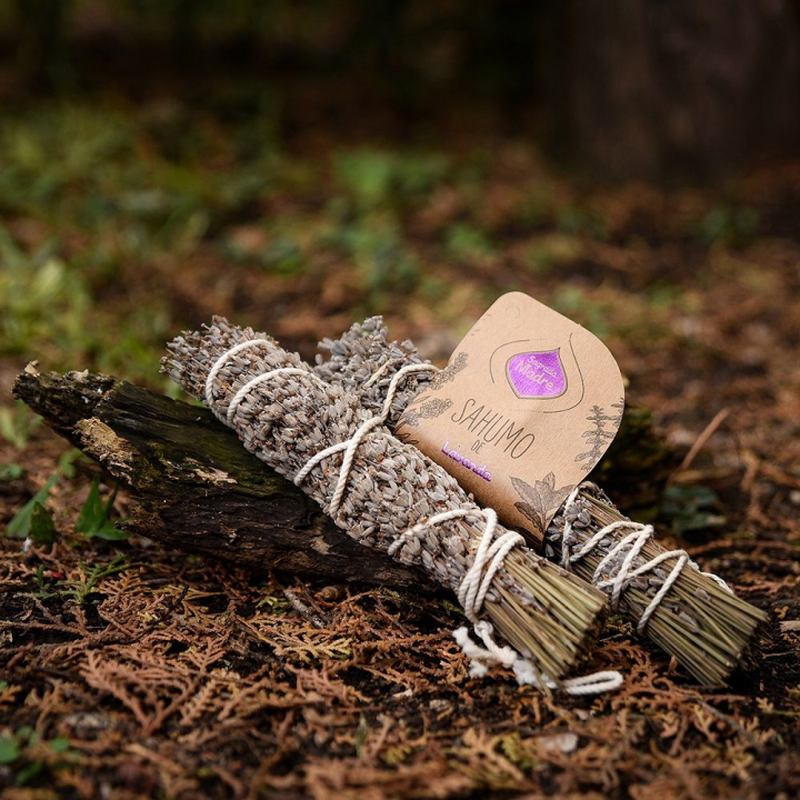 Sahumo Smudge Stick Lavendel 1 stk i gruppen Hjem & Sjel / Ritual & Seremoni / Røkelse, Llys og Dufter hos Rawfoodshop Scandinavia AB (193-01)